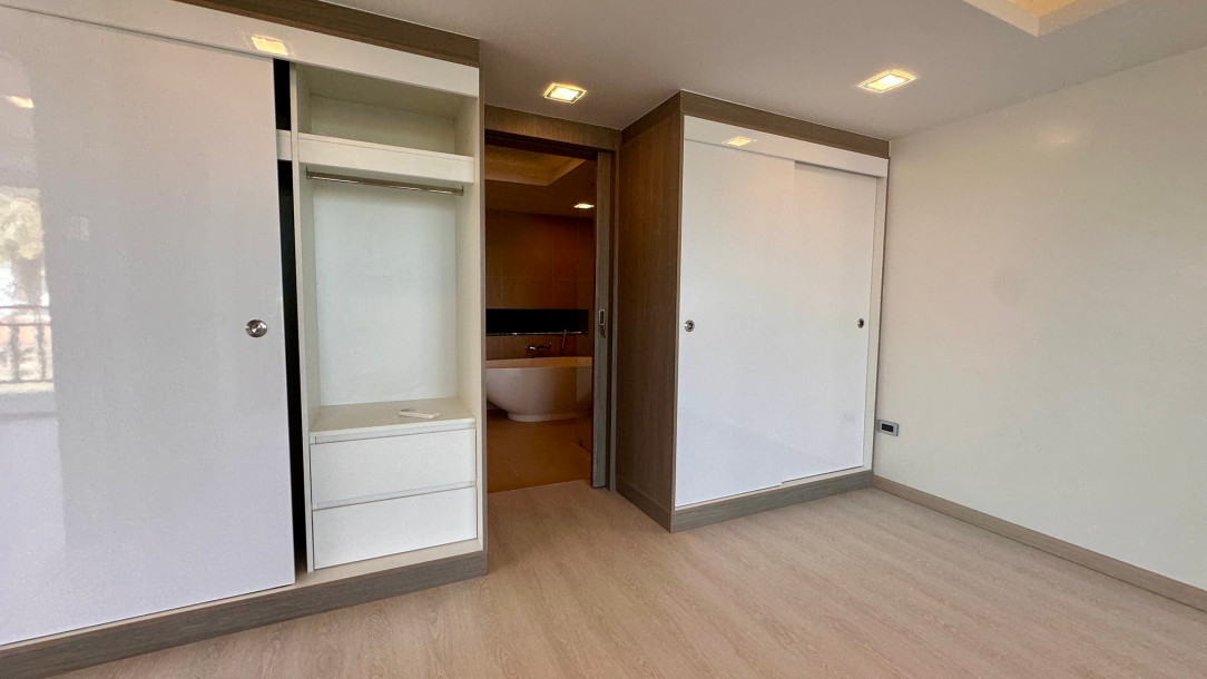 2 Bed 2 Bath Fully Renovated 120 m2 Condo in Rawai Seaview Condominium-16