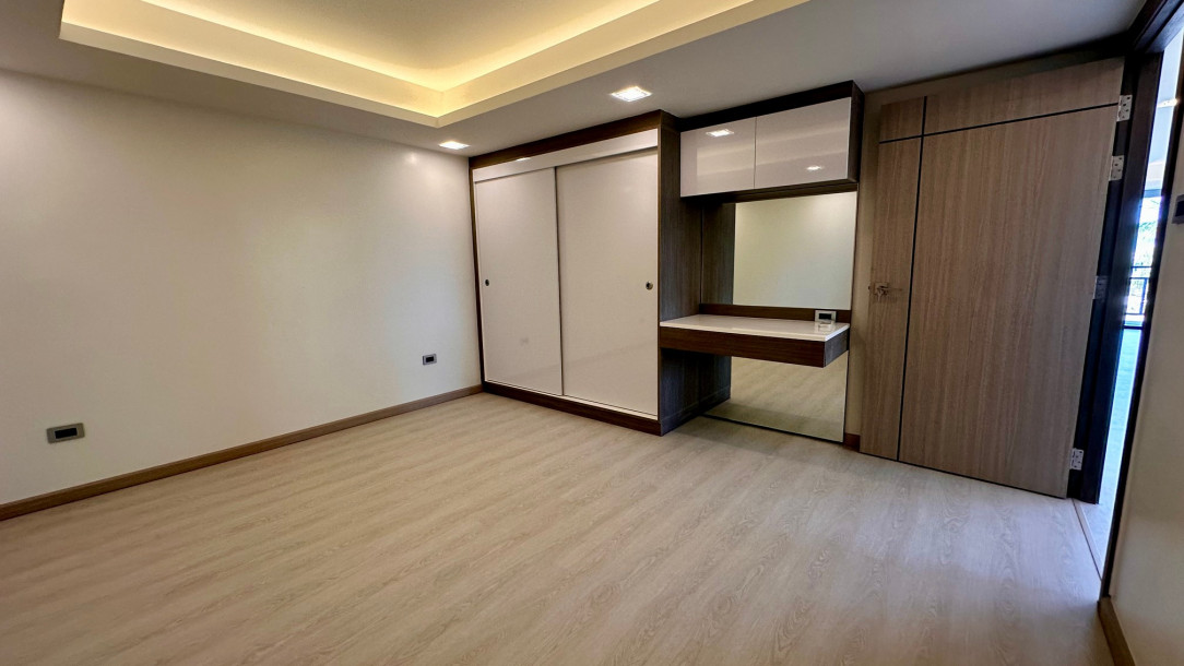 2 Bed 2 Bath Fully Renovated 120 m2 Condo in Rawai Seaview Condominium-13