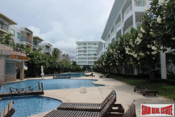 2 Bedrooms Condominium with the direct access to the swimming pool.-1
