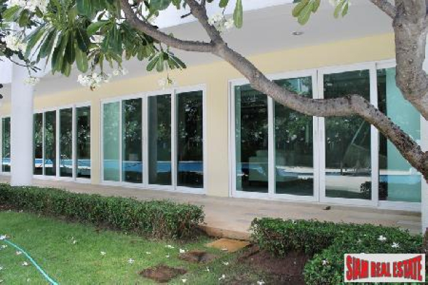 2 Bedrooms Condominium with the direct access to the swimming pool.-9
