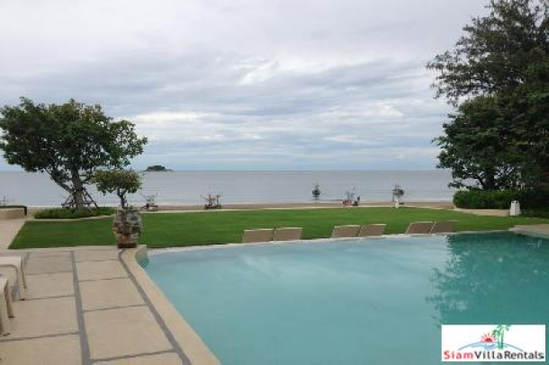 Two bedrooms condominium on the beach for rent close to town.-8