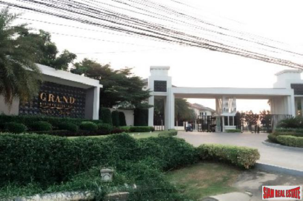 Bangkok Boulevard Rama 9-Srinakarin | Modern and Large Two Storey Near Airport and Schools in Saphan Sung-1