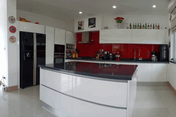 For rent 3 Bedrooms 3 Bathrooms Large Modern House  - East Pattaya-10