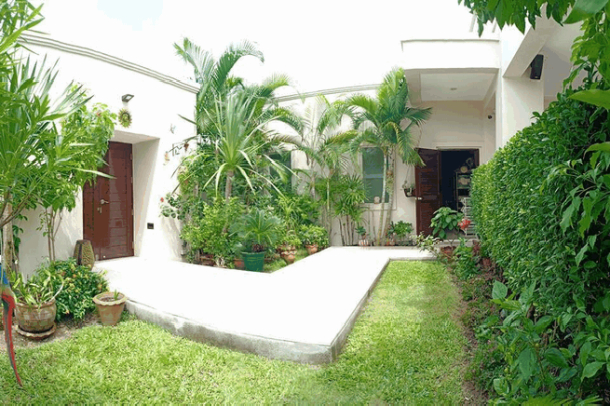 For rent 3 Bedrooms 3 Bathrooms Large Modern House  - East Pattaya-4