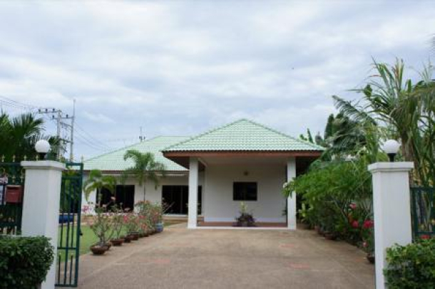 SIAM VILLAS 1 : Large 3 Bed Family Pool villa on a good sized plot-26