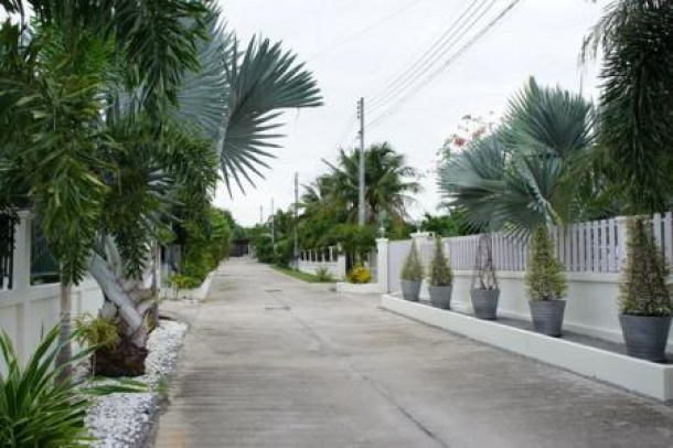 SIAM VILLAS 1 : Large 3 Bed Family Pool villa on a good sized plot-29