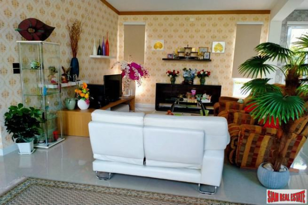 Large Three Bedroom House with Big Lush Garden for Sale in Doi Saket-18