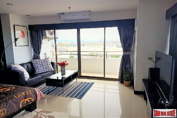 Large 60sq.m Studio with huge Balcony in the heart of Pattaya-1